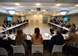 Cristina Fernández con senadores en la sede del PJ